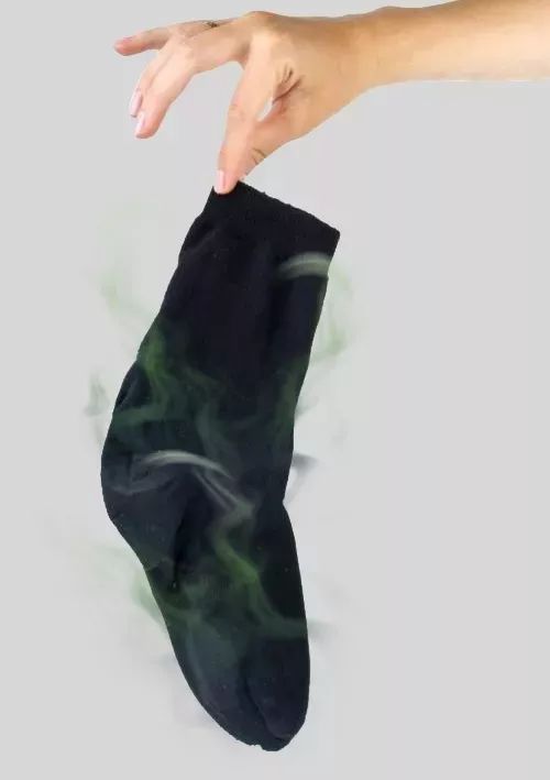 体育生袜子怎么清洗？穿一天就发硬发臭，我用这招搞定