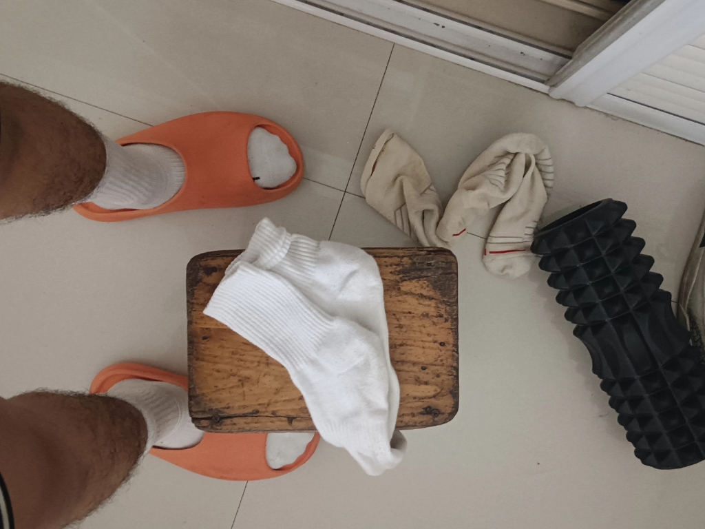 体育生袜子怎么清洗？穿一天就发硬发臭，我用这招搞定