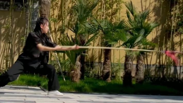 体育武术刀棍怎么用，从零开始，手把手教你玩转冷兵器