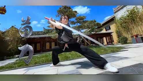 体育武术刀棍怎么用，从零开始，手把手教你玩转冷兵器