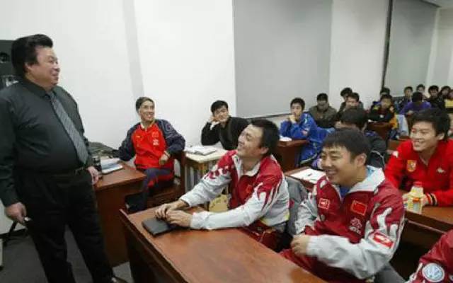 大学怎么没有体育委员?这事儿我琢磨了好久 大学怎么没有体育委员?这事儿我琢磨了好久