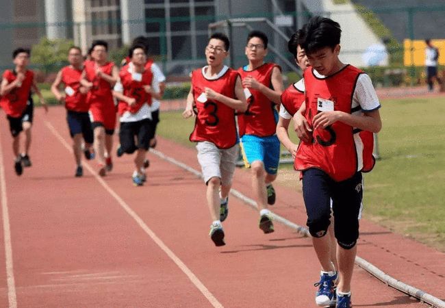 高考体育跑步怎么选?别慌,这份实操指南帮你少走弯路 高考体育跑步怎么选?别慌,这份实操指南帮你少走弯路