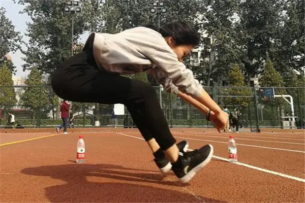 体育考试怎么跳远?别慌,手把手教你从零到满分 体育考试怎么跳远?别慌,手把手教你从零到满分