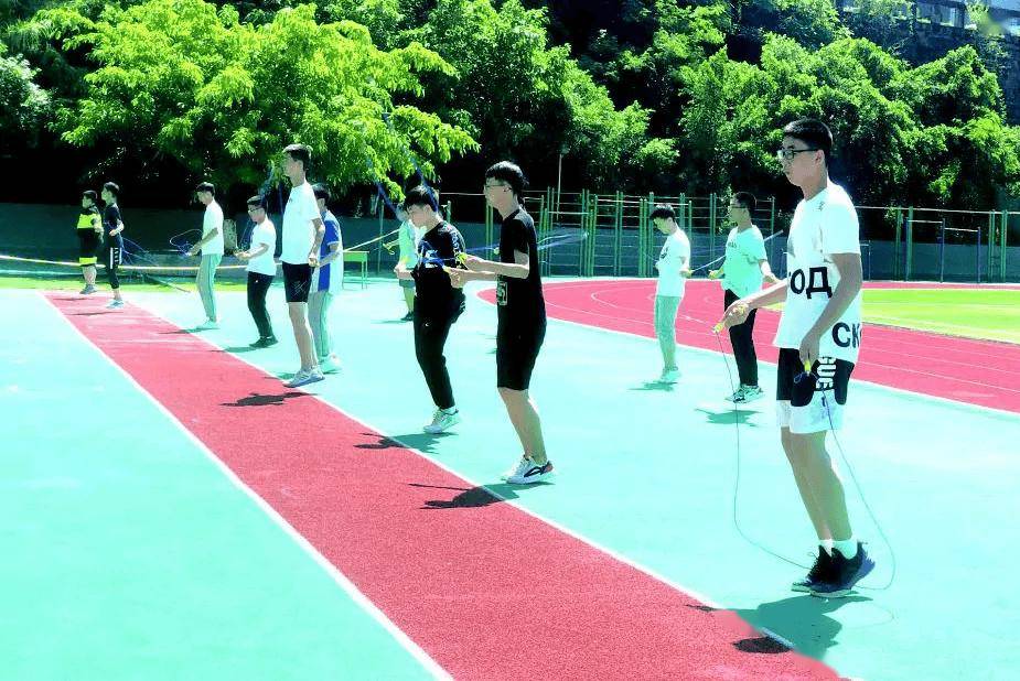 考体育跳绳怎么训练？从零到满分的笨办法才最管用